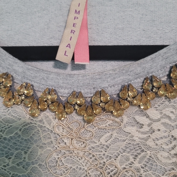 Gray and white lace shirt - Picture 2 of 5